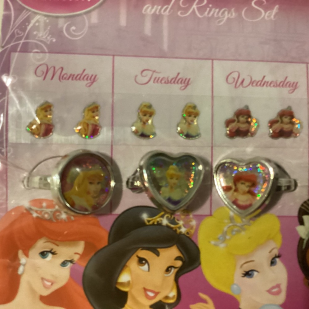 Disney Princess lot Purse, stick on earrings & Rings set plus nightlight - Picture 2 of 12